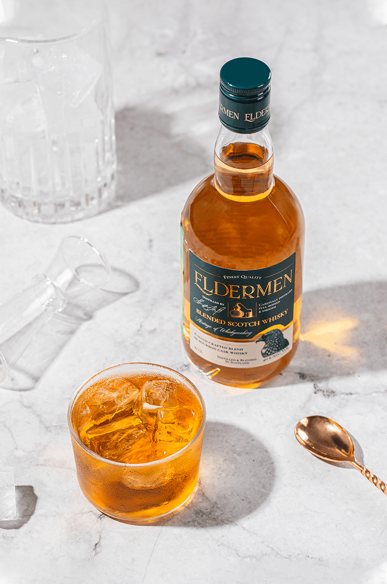 Элдермен Блендед купажированный виски в подарочной упаковке с 2 бокалами 0.5 л