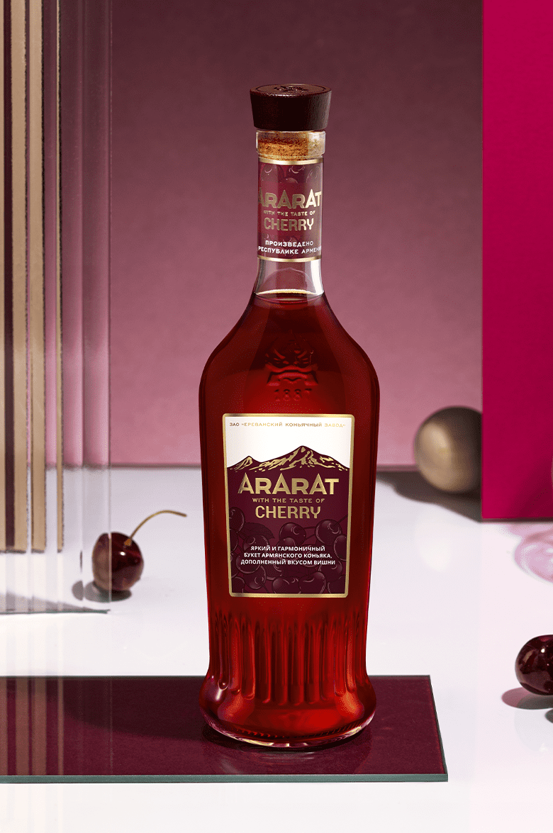 Коньяк ARARAT Cherry (gift box) 0.5 л (АРАРАТ Вишня спиртной напиток на  основе коньяка в подарочной упаковке), купить в магазине в Тюмени - цена,  отзывы